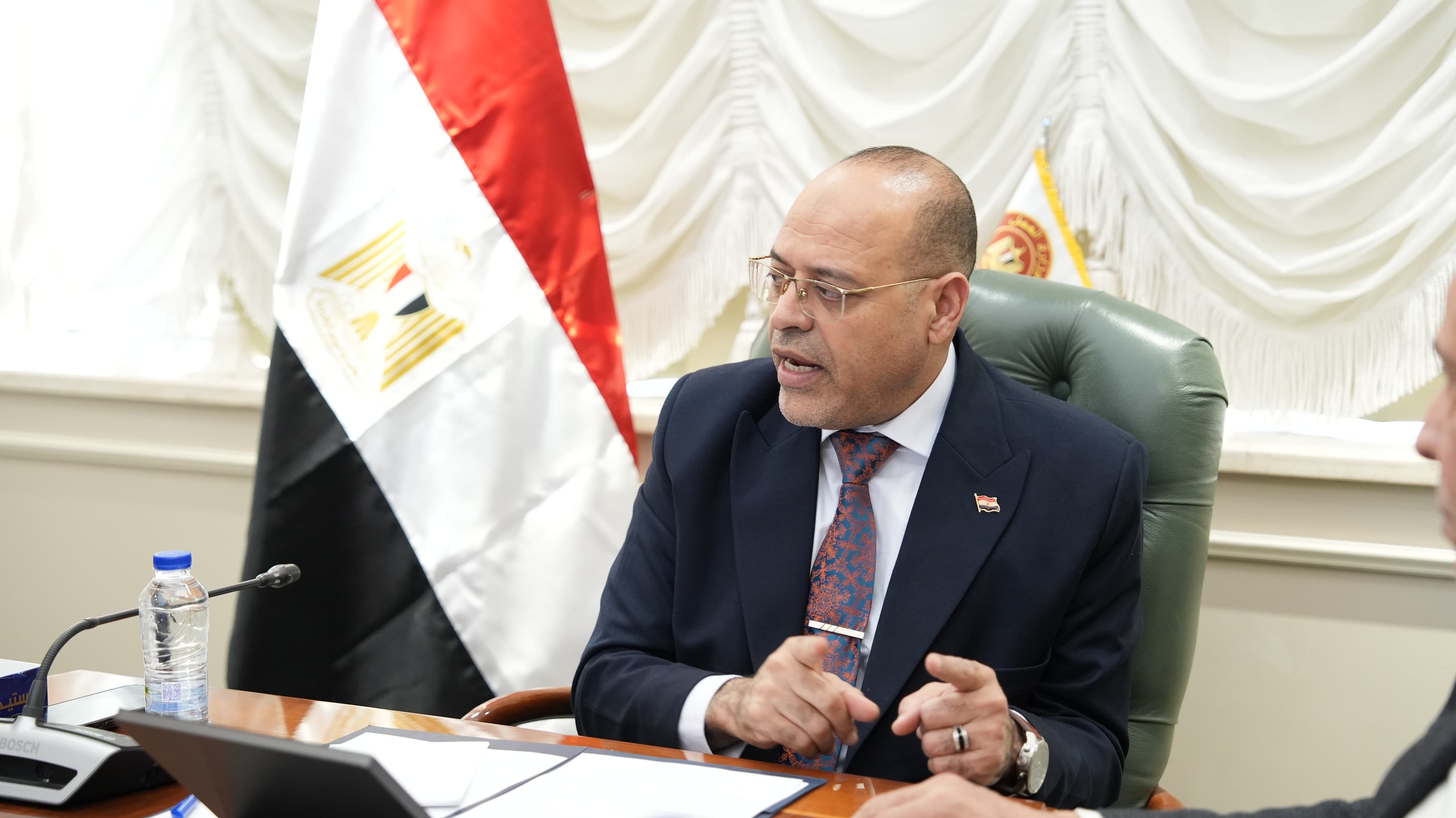 وزير القوى العامله 